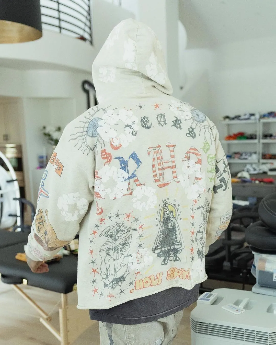 DENIM TEARS × ©SAINT M×××××× "SAINT TEARS" Graffiti Hoodie Joint Model Cotton Graffiti Hoodie Fully Printed Washed Distressed Holes Vintage Sweatshirt Gray S-XL Super Heavy Duty! The whole piece is printed with 35 screens and counterpoint printing!
